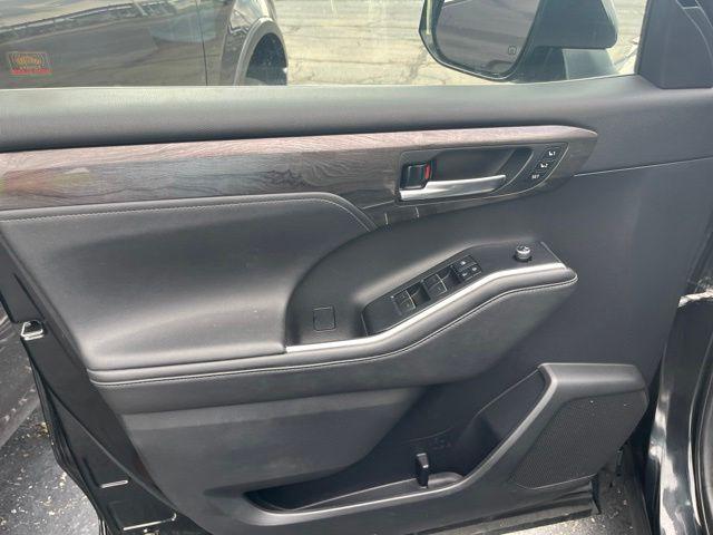 2020 Toyota Highlander Hybrid Platinum
