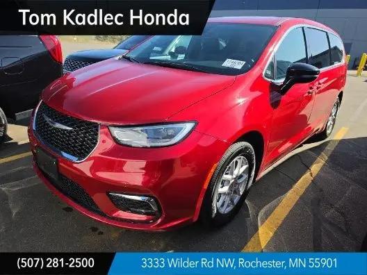 2025 Chrysler Pacifica Select for sale in Rochester, MN