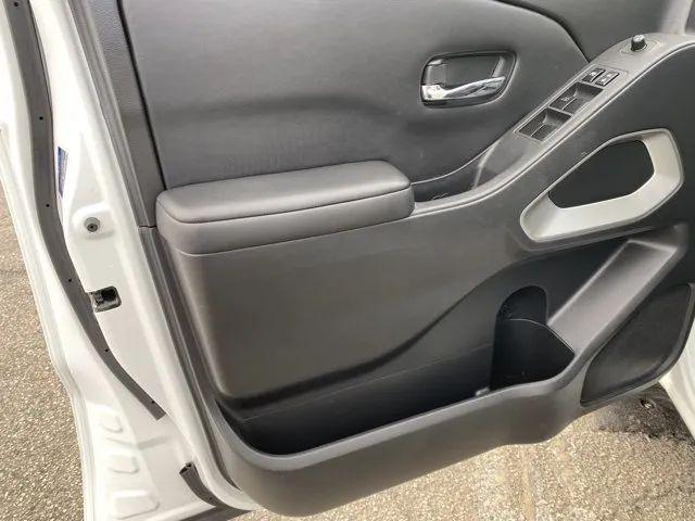 2023 Nissan Frontier Crew Cab SV 4x2