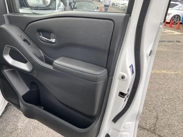 2023 Nissan Frontier Crew Cab SV 4x2