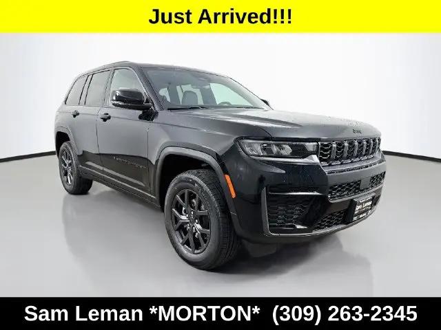 2027 Jeep Grand Cherokee Laredo Altitude for sale in Morton, IL