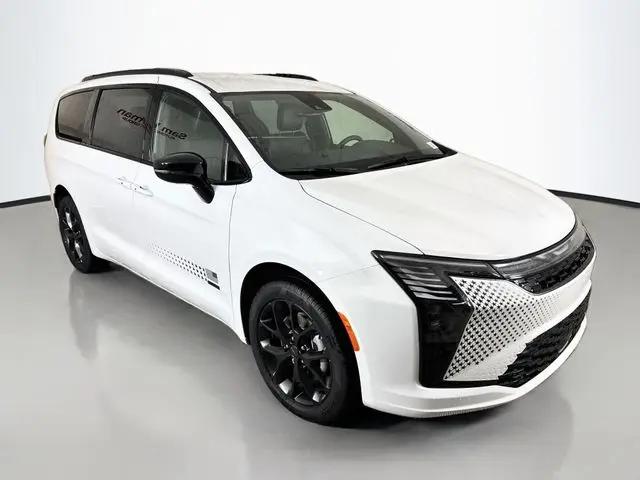 2027 Chrysler Pacifica Select AWD for sale in Bloomington, IL