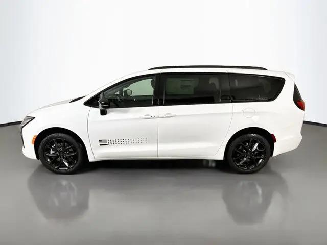 2027 Chrysler Pacifica Select AWD