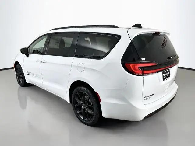 2027 Chrysler Pacifica Select AWD