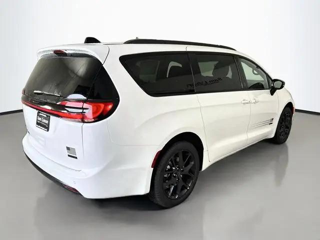 2027 Chrysler Pacifica Select AWD