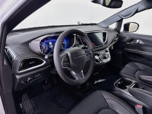 2027 Chrysler Pacifica Select AWD