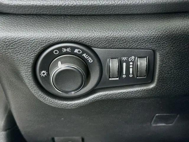 2027 Chrysler Pacifica Select AWD