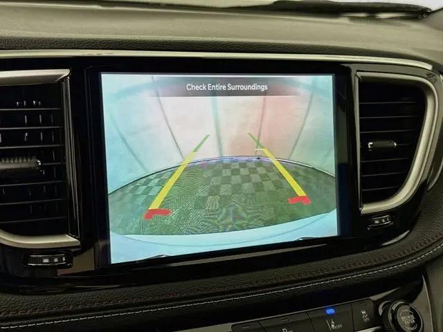 2027 Chrysler Pacifica Select AWD