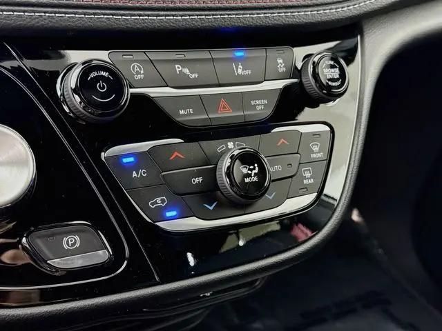 2027 Chrysler Pacifica Select AWD
