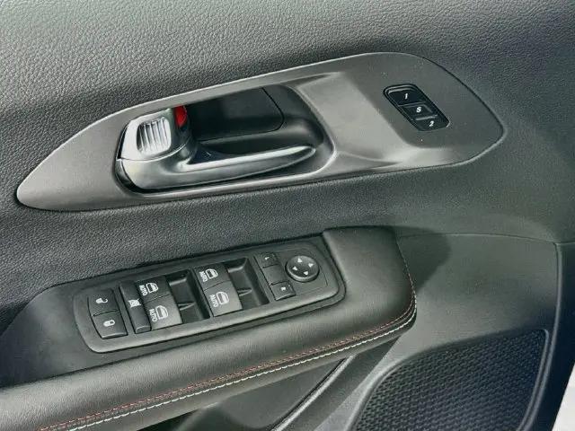 2027 Chrysler Pacifica Select AWD