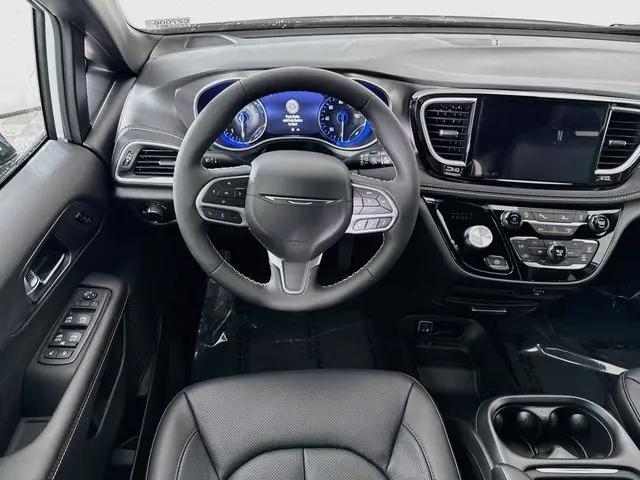 2027 Chrysler Pacifica Select AWD