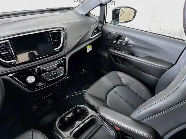 2027 Chrysler Pacifica Select AWD