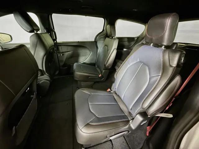 2027 Chrysler Pacifica Select AWD