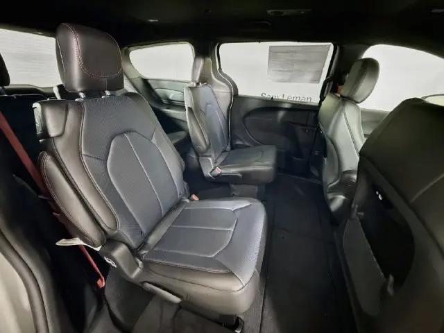 2027 Chrysler Pacifica Select AWD