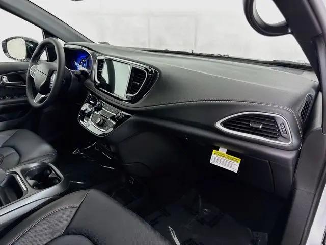 2027 Chrysler Pacifica Select AWD