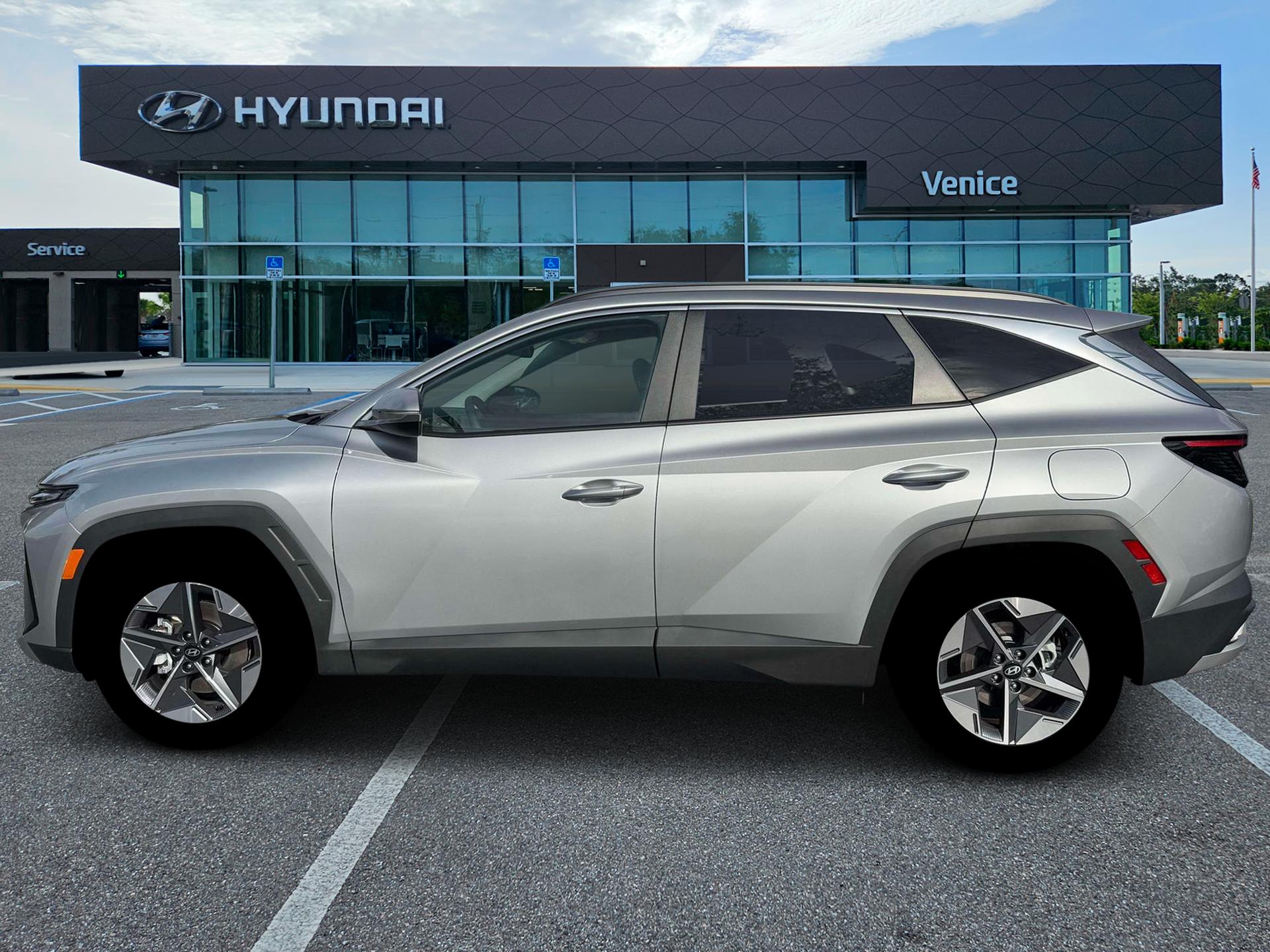 2026 Hyundai TUCSON SEL Premium FWD - Image 3