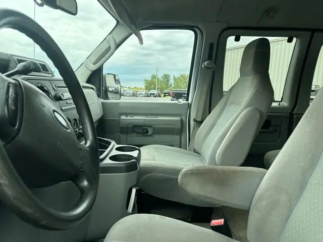 2013 Ford E-350 Super Duty XLT