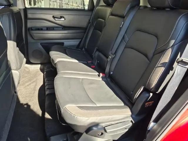 2023 Nissan Pathfinder SL 4WD