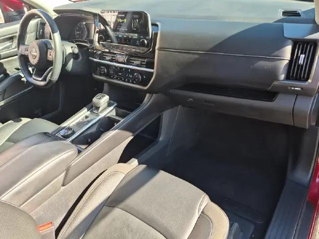 2023 Nissan Pathfinder SL 4WD