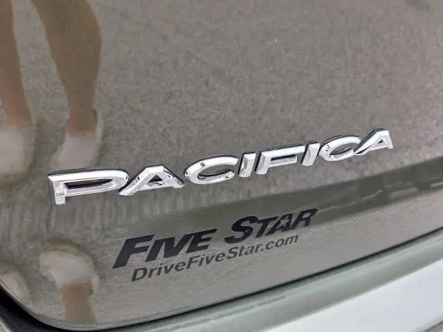 2027 Chrysler Pacifica Select