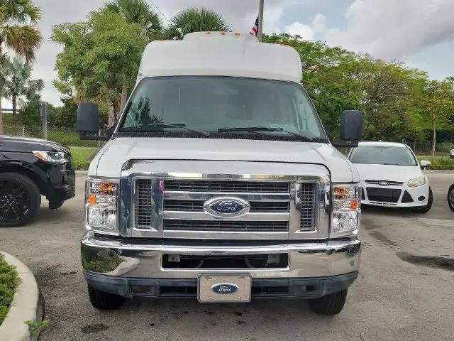 2012 Ford E-350 Cutaway E-350