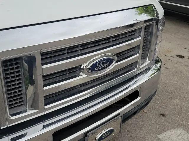 2012 Ford E-350 Cutaway E-350
