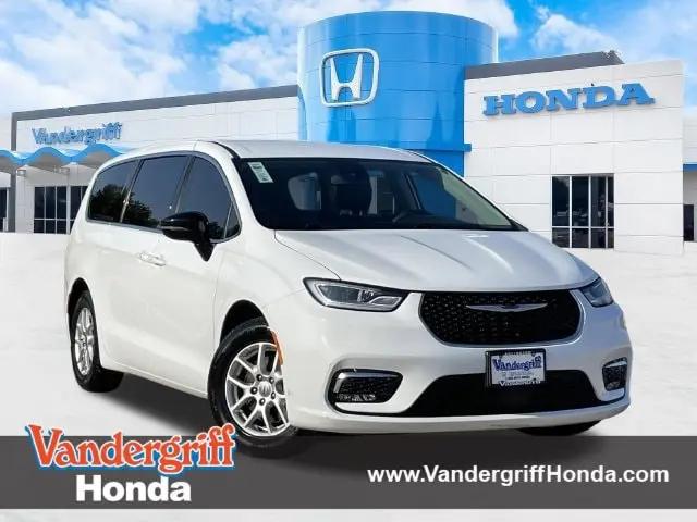 2024 Chrysler Pacifica Touring L for sale in Arlington, TX