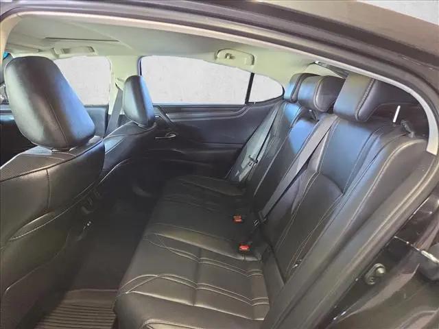 2024 Lexus ES 300h Luxury