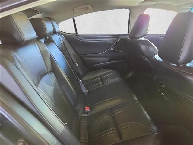 2024 Lexus ES 300h Luxury