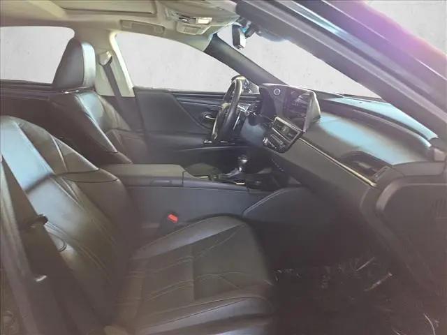 2024 Lexus ES 300h Luxury