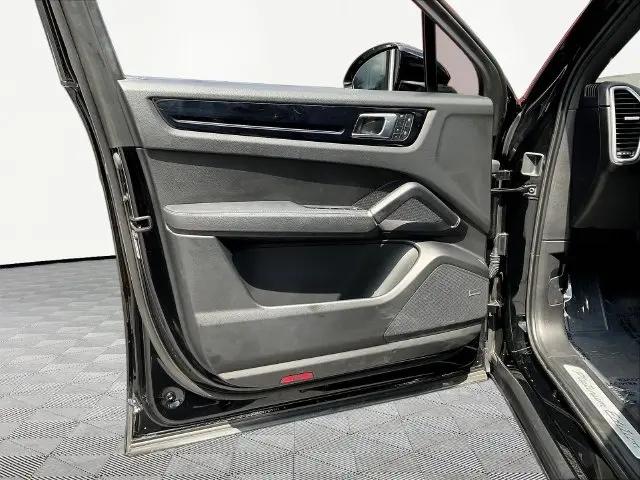 2023 Porsche Cayenne S Platinum Edition