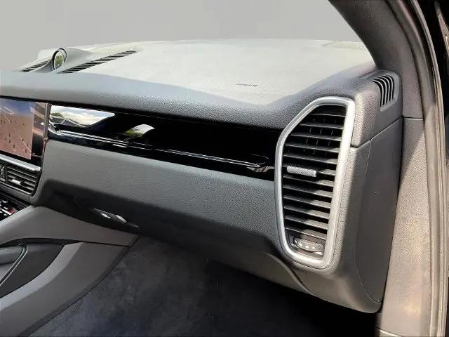 2023 Porsche Cayenne S Platinum Edition