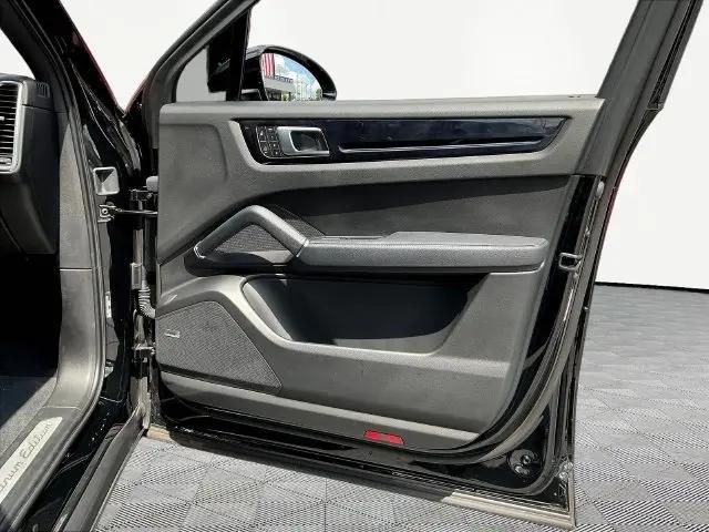 2023 Porsche Cayenne S Platinum Edition
