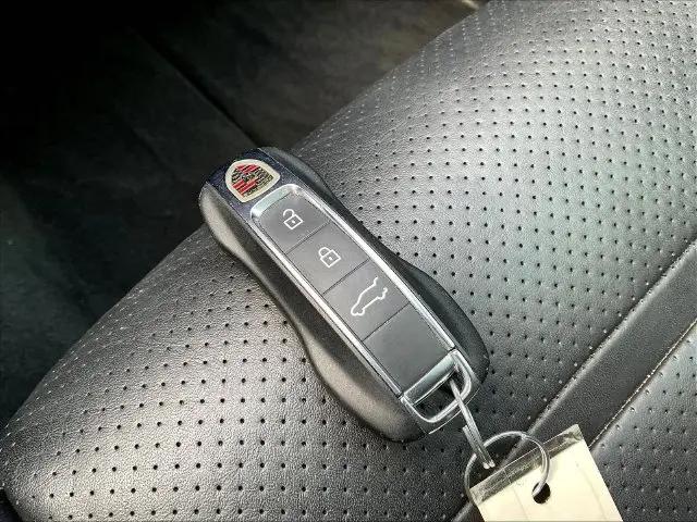 2023 Porsche Cayenne S Platinum Edition