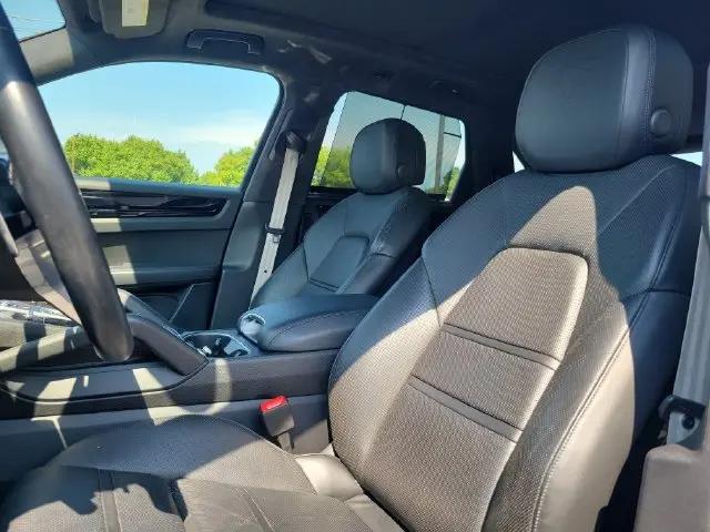 2022 Porsche Cayenne Platinum Edition