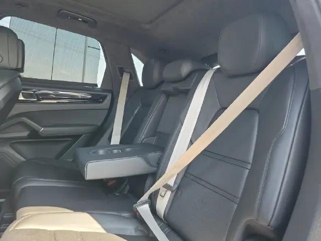 2022 Porsche Cayenne Platinum Edition