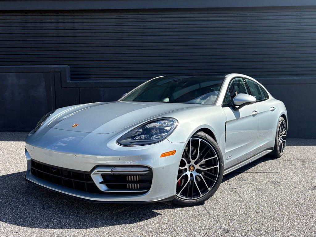 /2022 Porsche Panamera