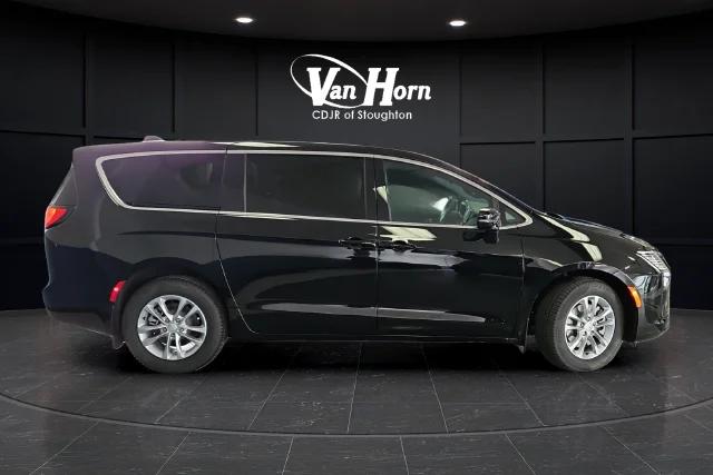 2027 Chrysler Pacifica Select AWD