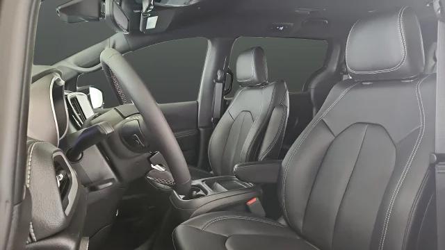 2027 Chrysler Pacifica Select AWD