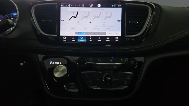 2027 Chrysler Pacifica Select AWD