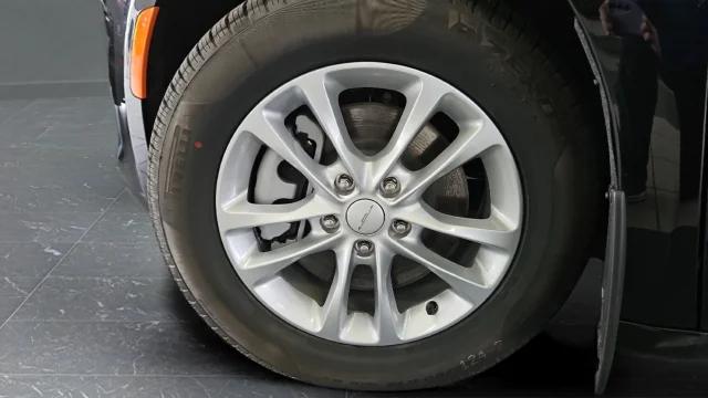 2027 Chrysler Pacifica Select AWD