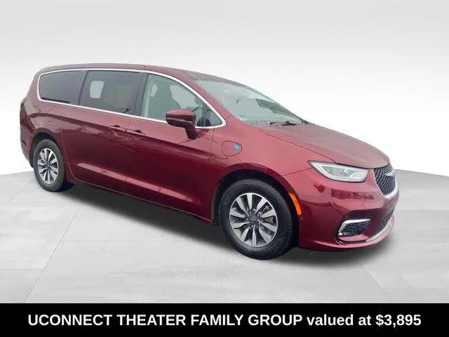 2022 Chrysler Pacifica Hybrid Touring L for sale in Lansing, MI
