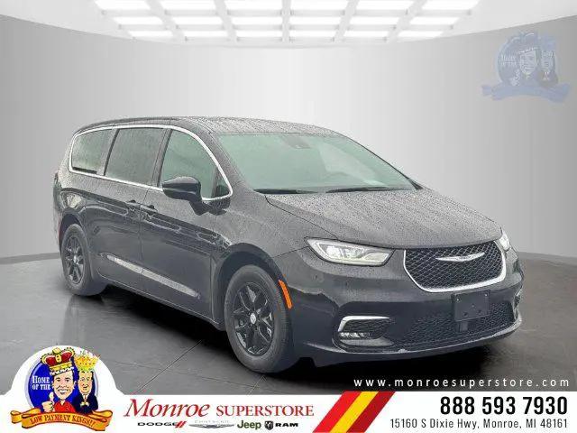 2025 Chrysler Pacifica Select for sale in Monroe, MI