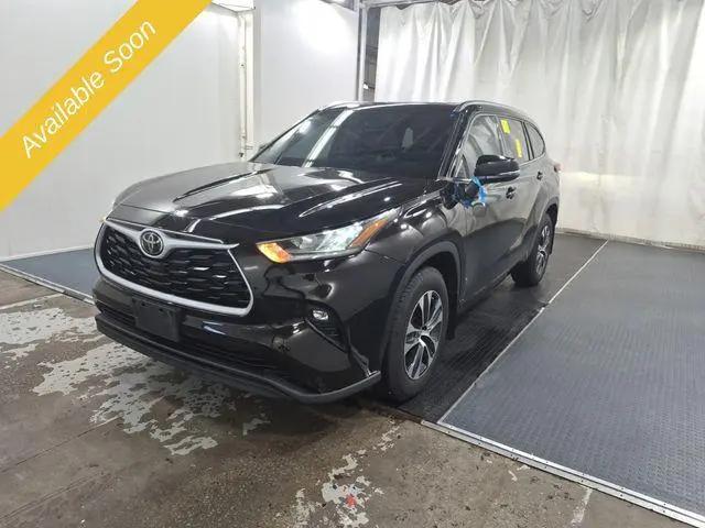 2021 Toyota Highlander XLE for sale in Michigan Center, MI