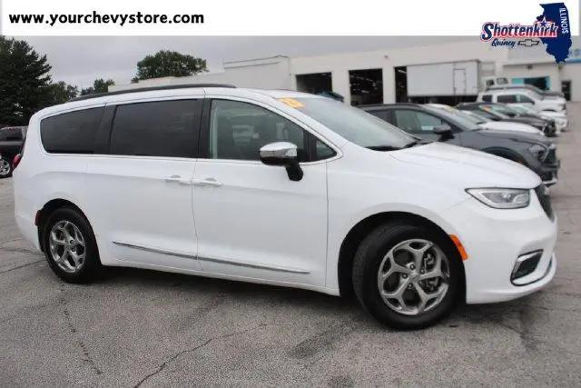 2023 Chrysler Pacifica Limited for sale in Quincy, IL