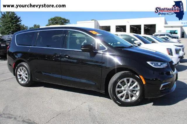 2024 Chrysler Pacifica Touring L AWD for sale in Quincy, IL