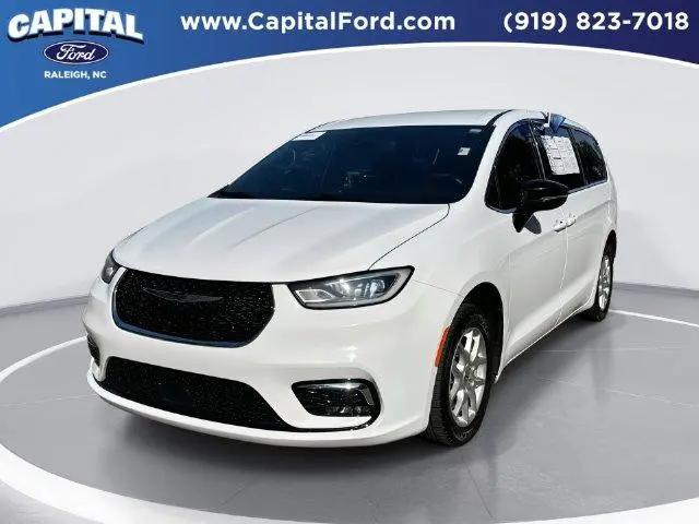 2025 Chrysler Pacifica Select for sale in Raleigh, NC