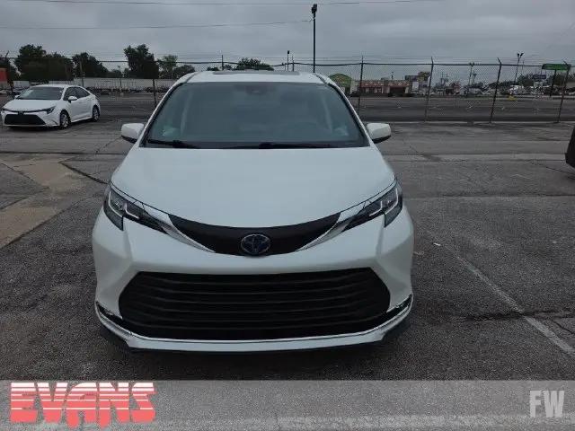 2021 Toyota Sienna XLE