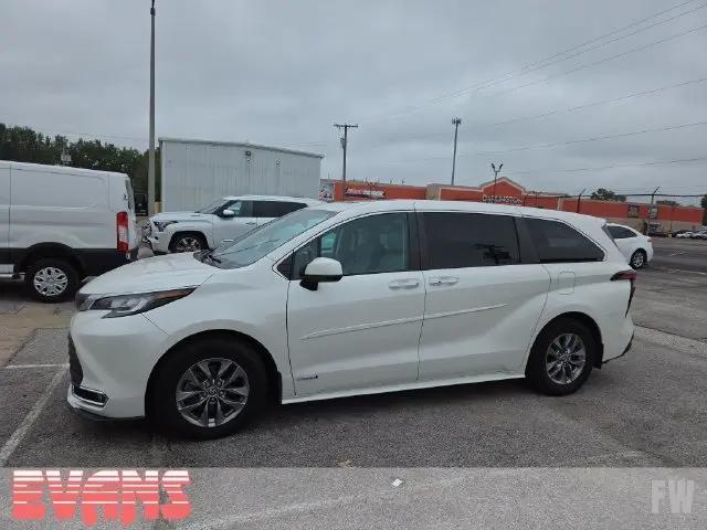 2021 Toyota Sienna XLE