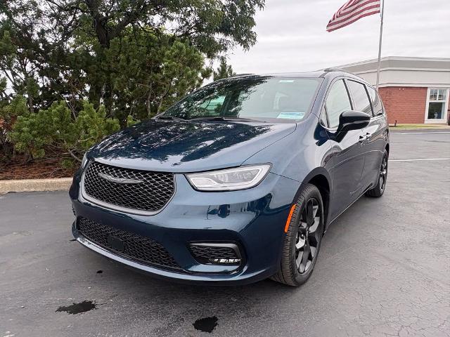 2025 Chrysler Pacifica Limited for sale in Elma, NY